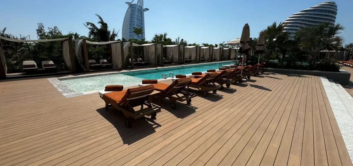 Choose a Reliable Decking Installation Service in Dubai