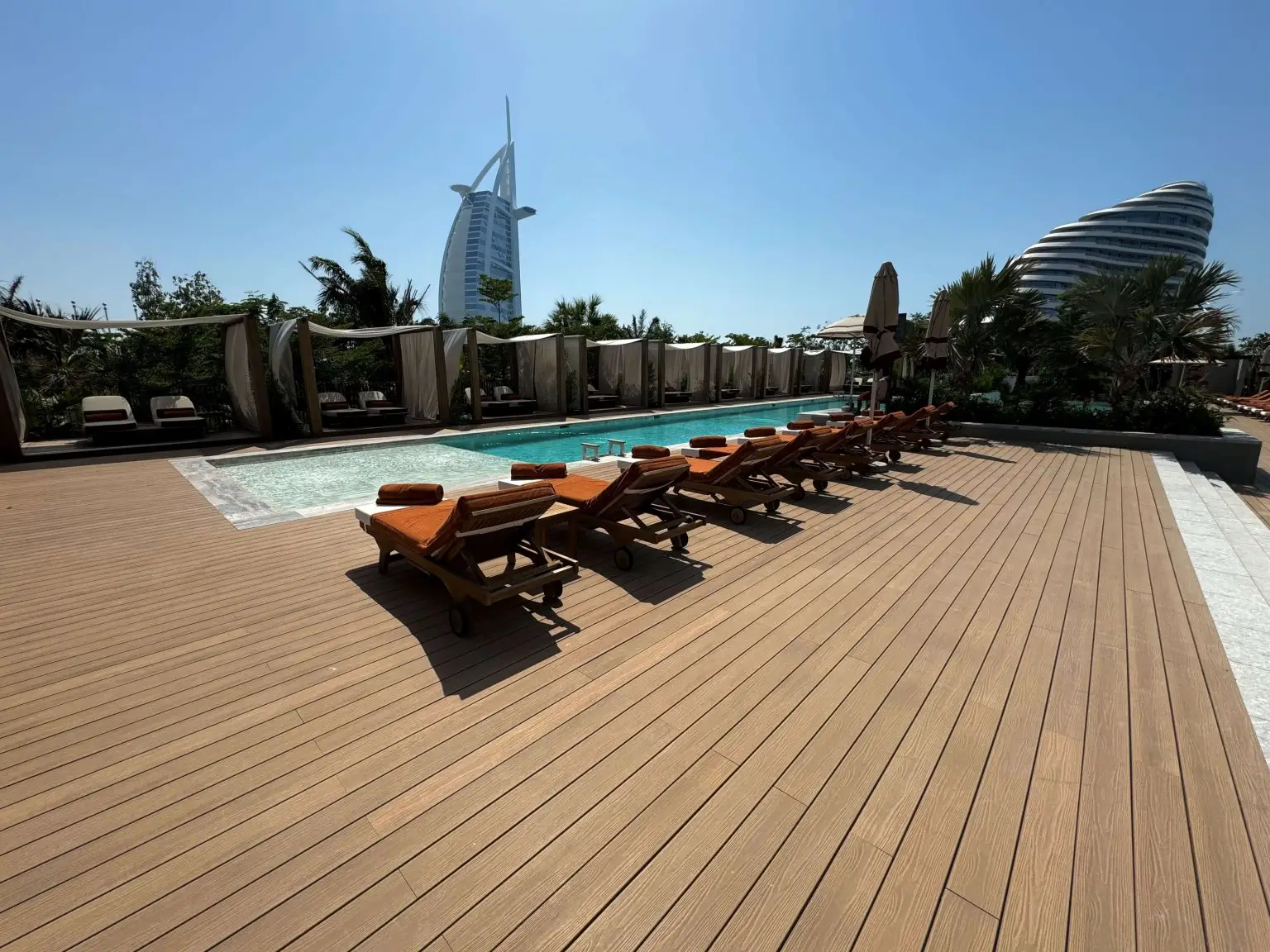 Choose a Reliable Decking Installation Service in Dubai